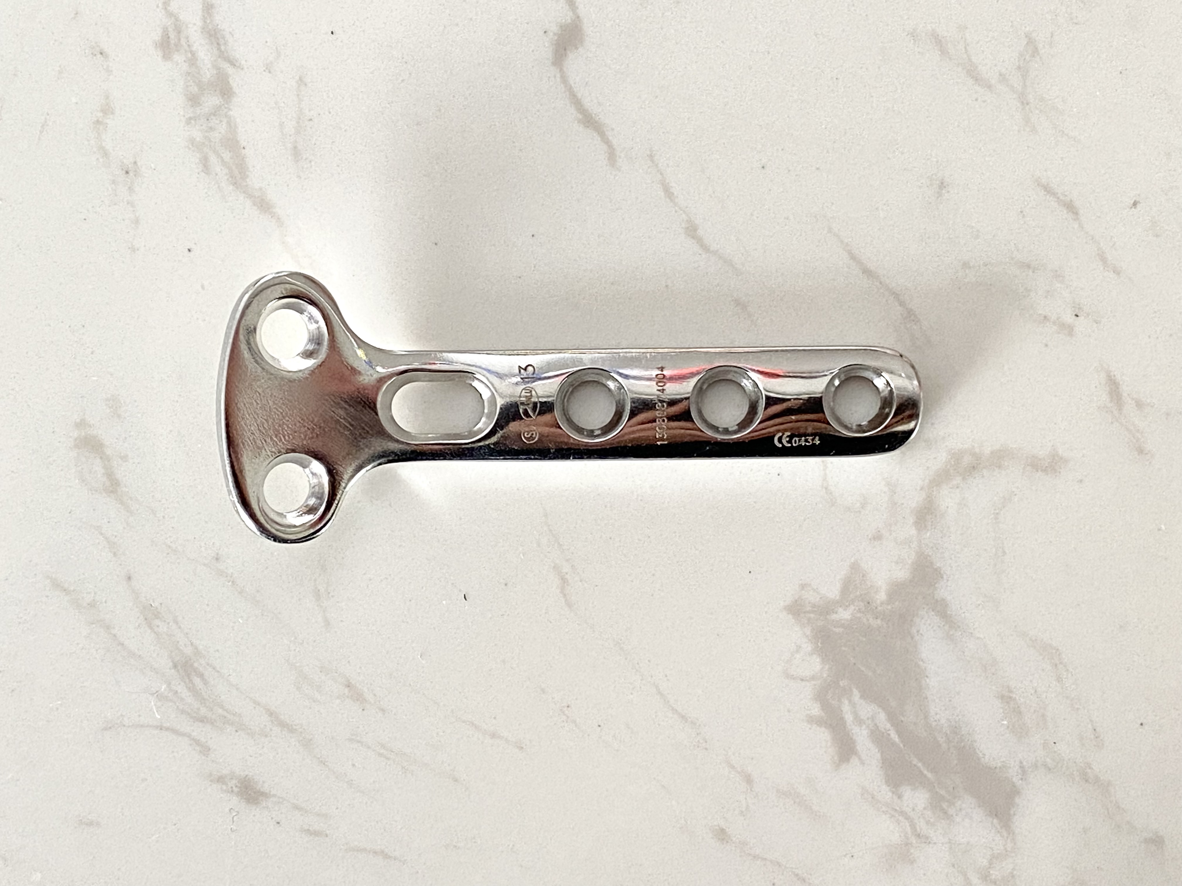 Медиальная дистальная лучевая пластина пясти