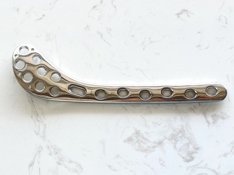 Дистальная бедренная медиальная пластина