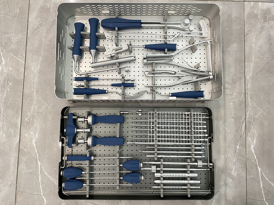 Набор инструментов для малоинвазивных педикальных винтов