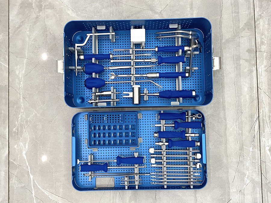 Шейный кейдж Peek с набором инструментов с фиксирующим винтом