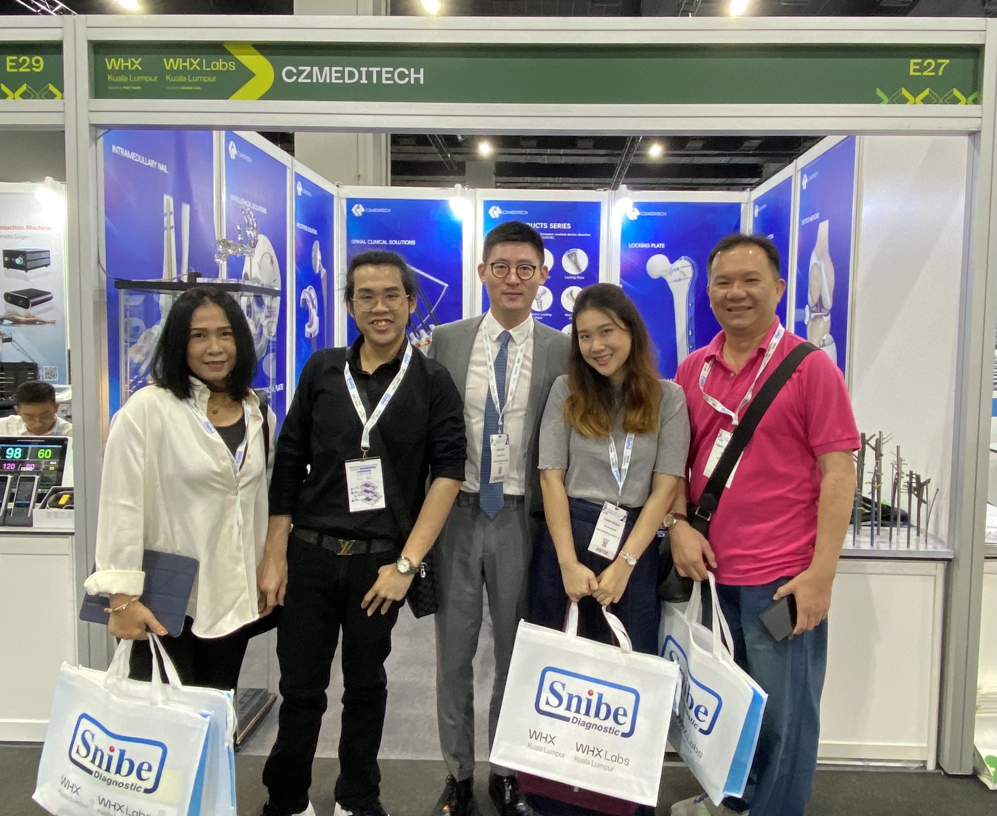 LQDPJWJLORYOO23NCXPNDYEWCM4ZH7LUXHUIYFIN61U-AA_3463_2835