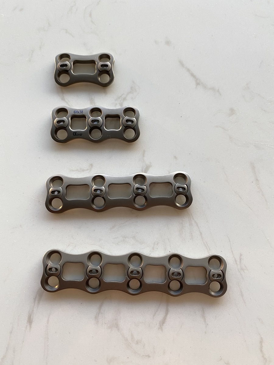 Передняя шейная пластина